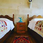 Hotel Cave