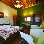 Hotel Cave 2*