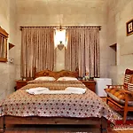 Hotell Cave 2*