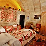 Hotell Cave 2*