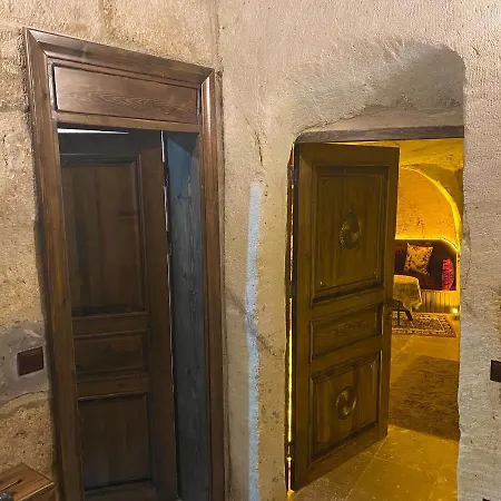 Cave מלון אורגופ