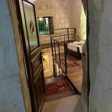 Hotel Cave 2*