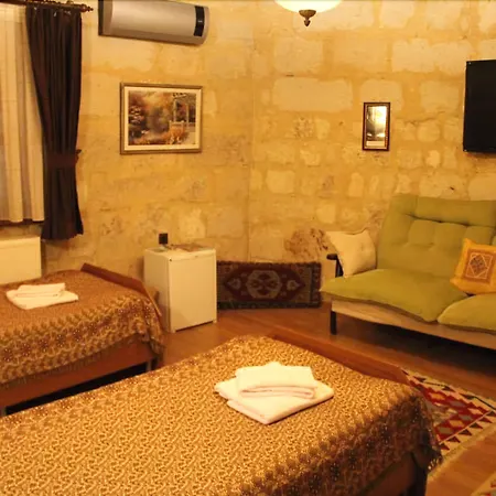 מלון Cave