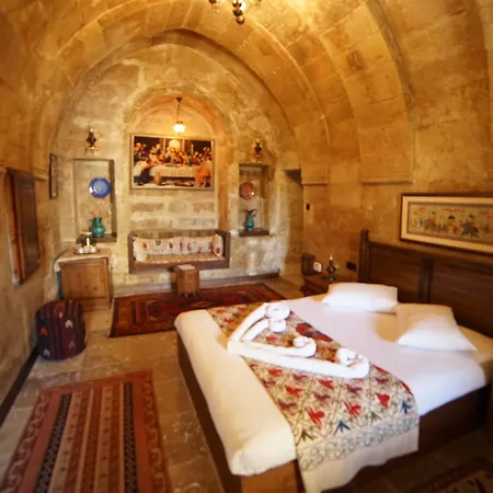 Cave מלון אורגופ