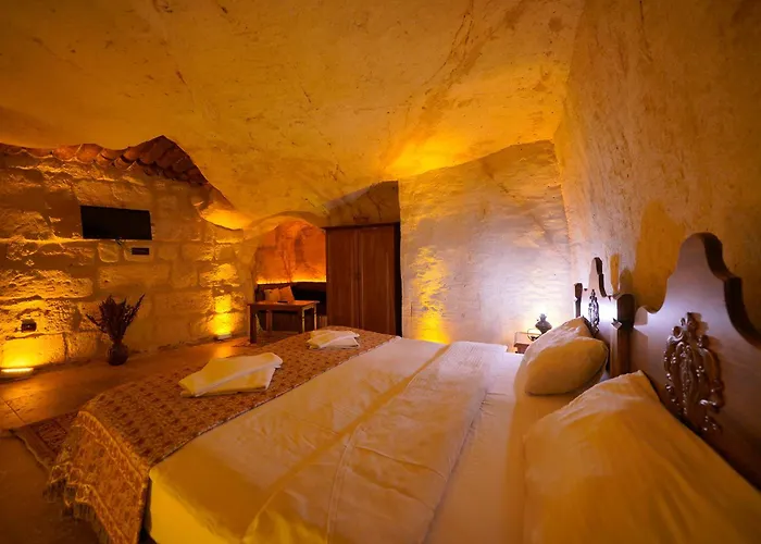 Cave Hotel 2*